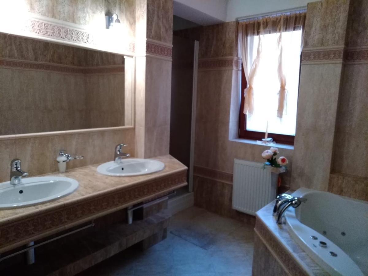Brezno 2 Izbovy Apartman Sabi Exteriör bild